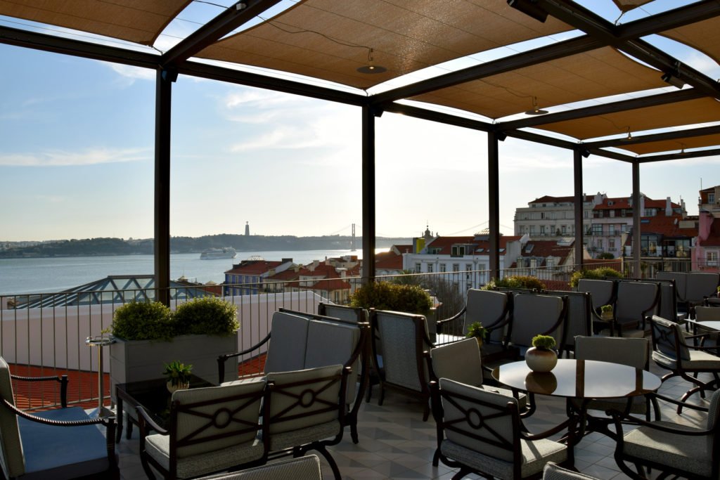 The Entretanto Rooftop Bar can be found at the top floor of Bairro Alto Hotel and has a magnificent view over the river