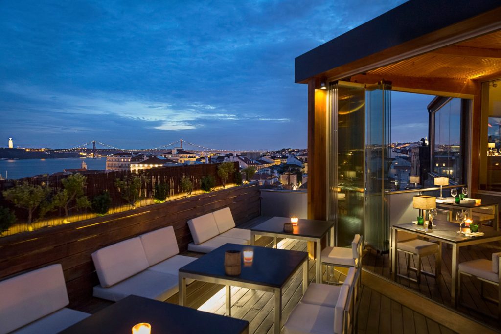 Silk has a breathtaking 270º view over the city and it's definitely of the 8 Best Rooftop Bars in Lisbon 